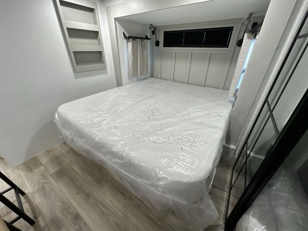 2026 Brinkley Model G 4150, Photos photo 36