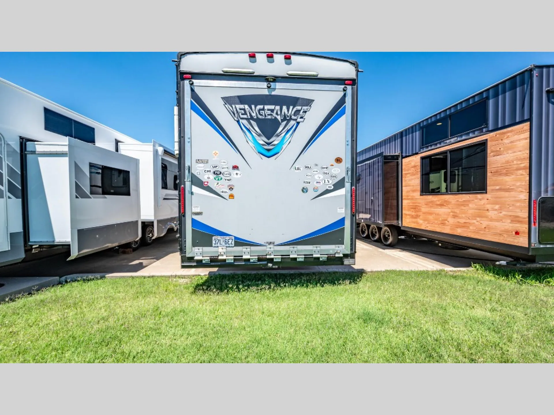 2019 Forest River Vengeance 377V - Photo 4