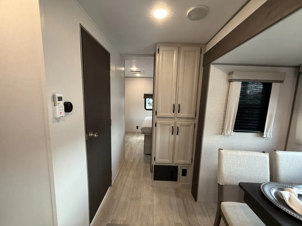 2027 Coachmen Catalina Legacy Edition 343BHTS (2 Queen Beds), Photos photo 42