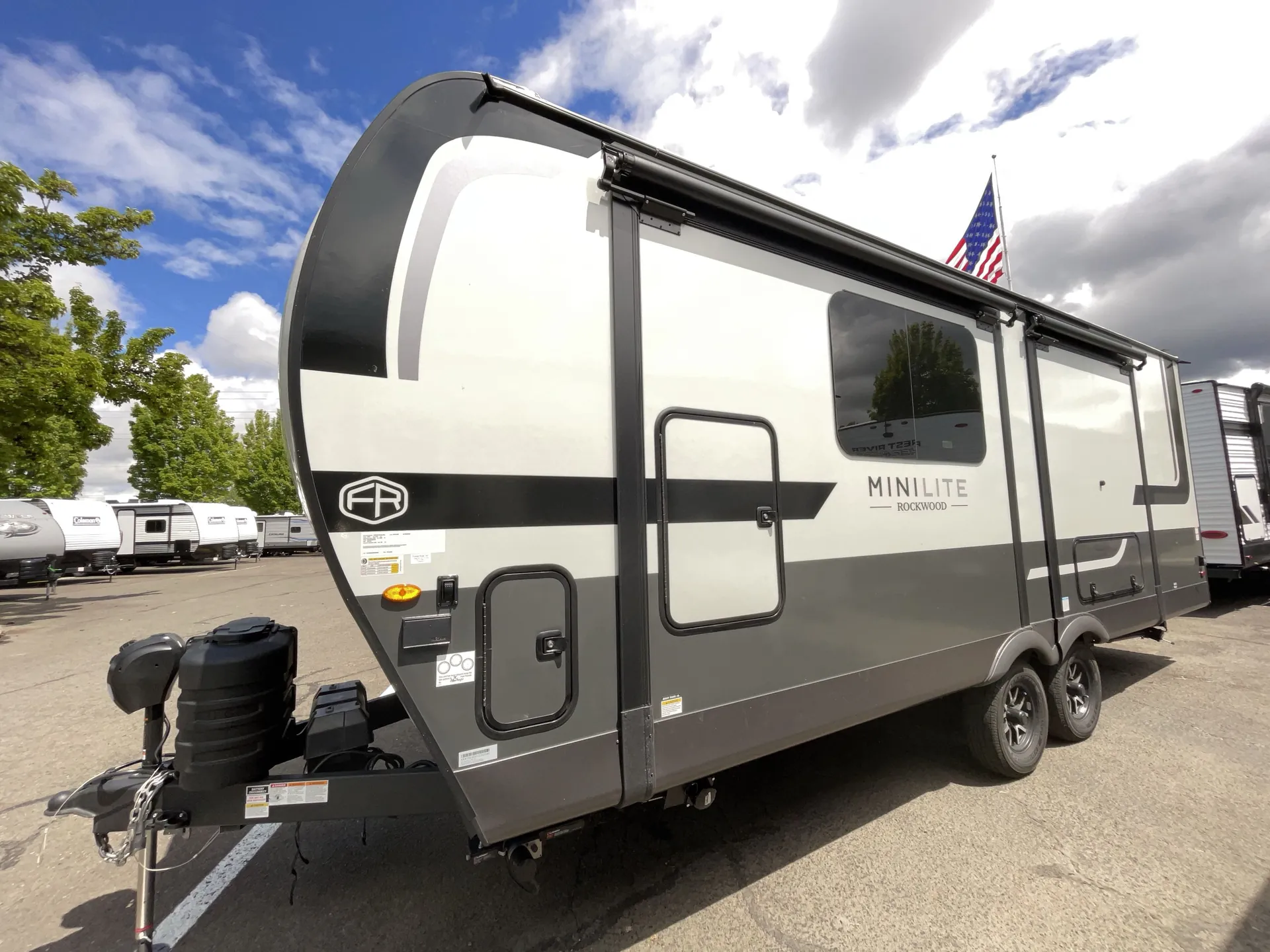 2027 Forest River Rockwood Mini Lite 2523MBR — off campside