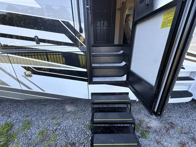 2026 Jayco Seneca Prestige 37K - Photo 3