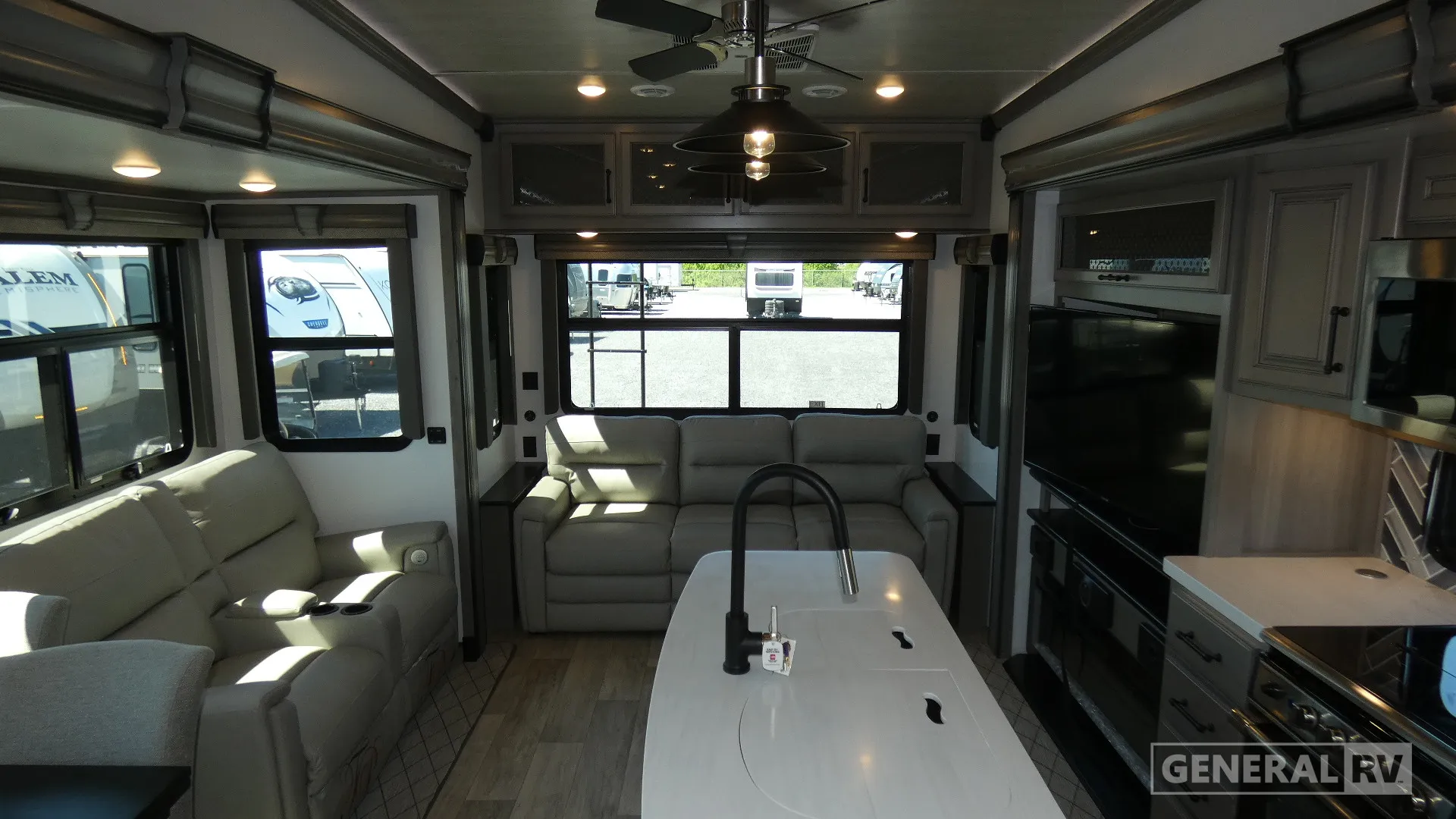 2020 Keystone Montana 3121RL - Photo 3