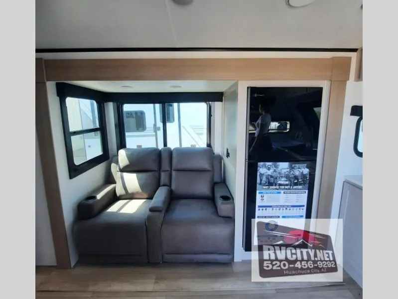 2027 Jayco Jay Feather 24FK - Photo 4