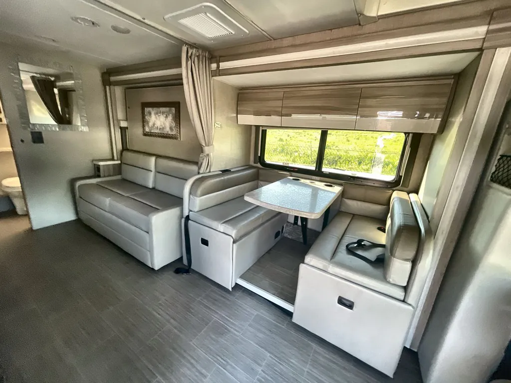 2023 Thor Motor Coach Tiburon 24FB, Photos photo 2