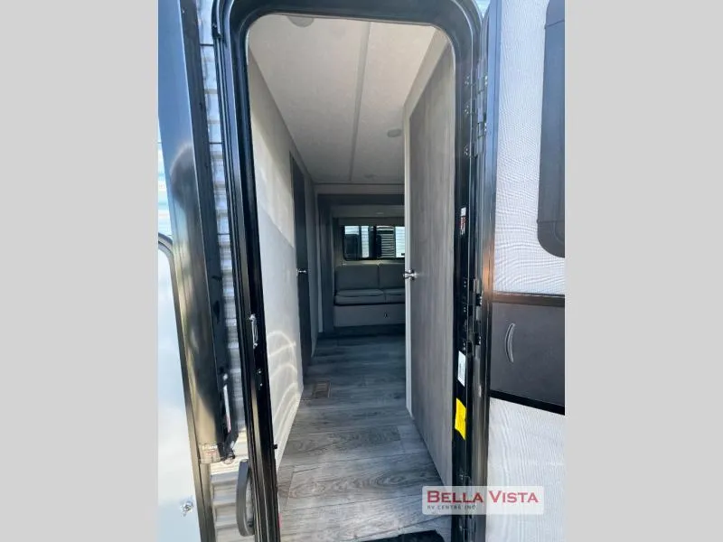 2025 Coachmen Catalina Summit Series 8 281QBUNK - Photo 3