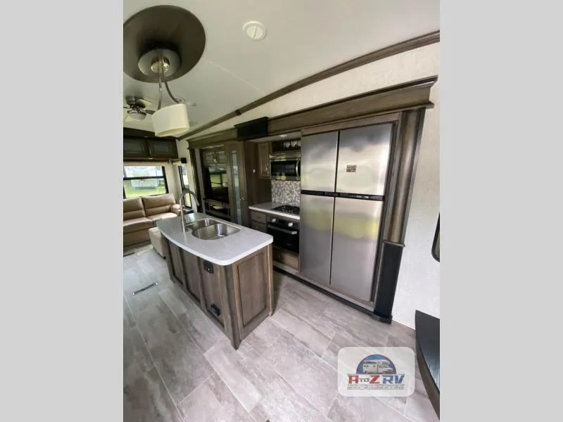 2019 Keystone Montana 3720RL - Photo 4