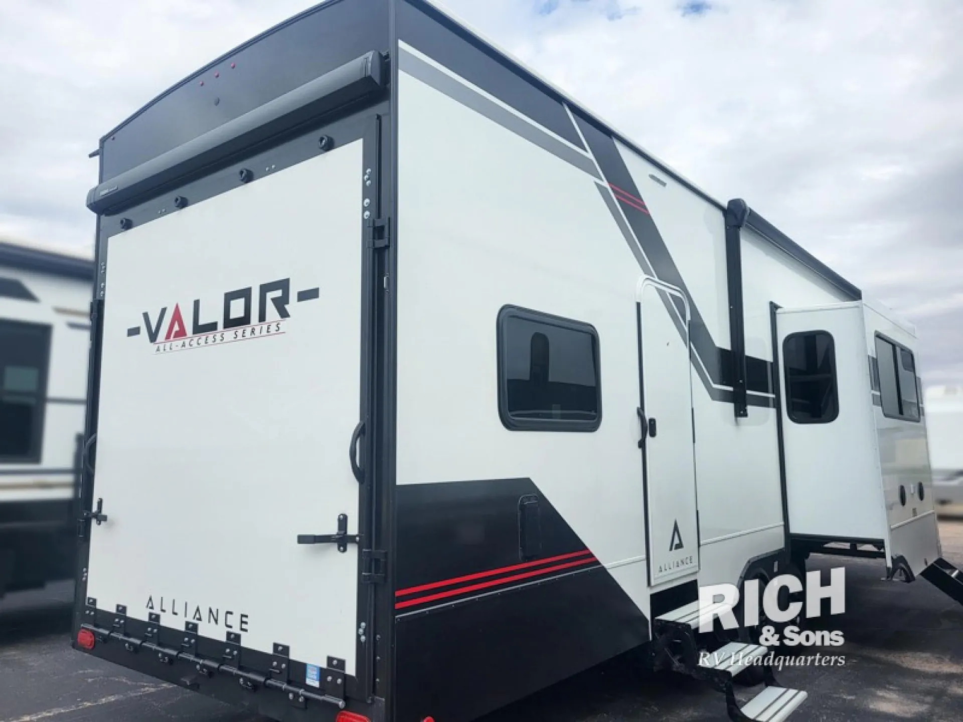 2026 Alliance RV Valor 35A14 - Photo 4