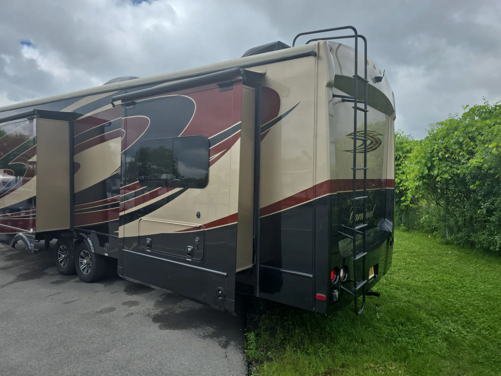 2016 Forest River Cardinal 3825FL — off campside