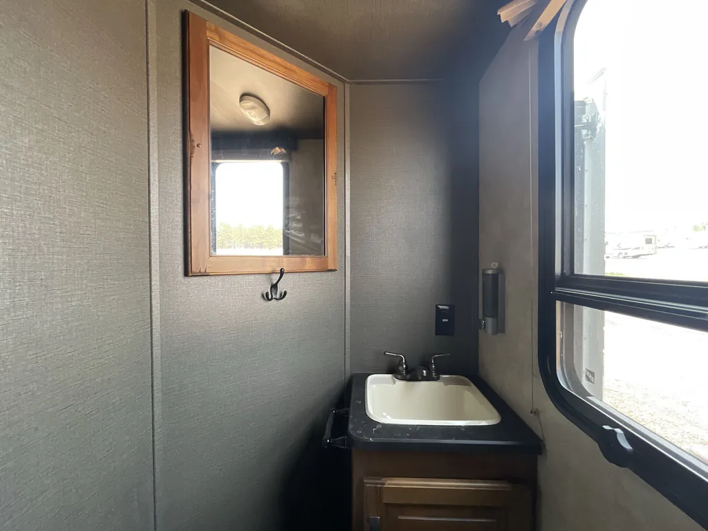 2014 Keystone Raptor 415, Photos photo 26