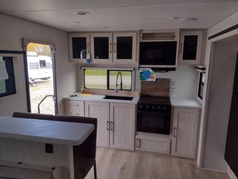2025 Forest River Surveyor Legend 261RKLE - Photo 4