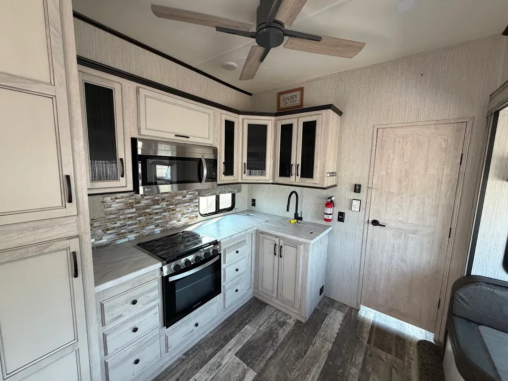 2022 Forest River Sandpiper 3330BH, Photos photo 21