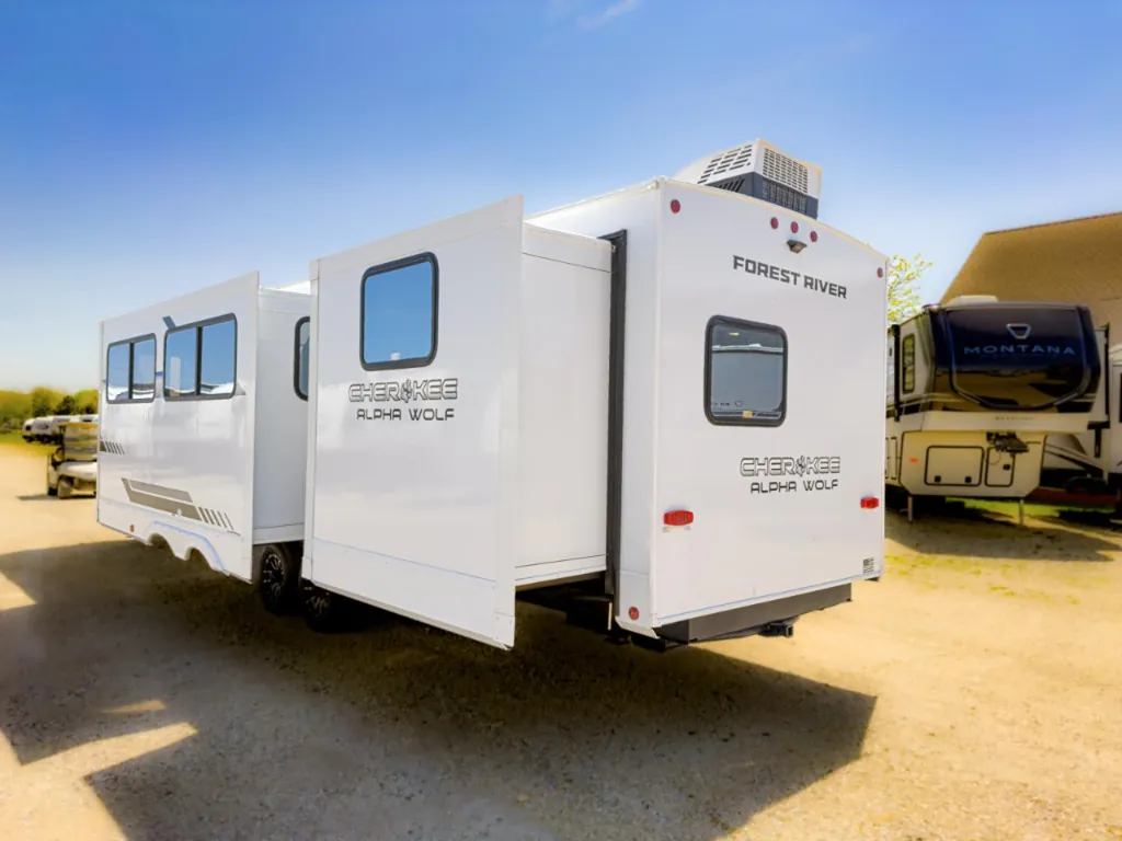 2026 Forest River Cherokee Alpha Wolf 33BH, Photos photo 9