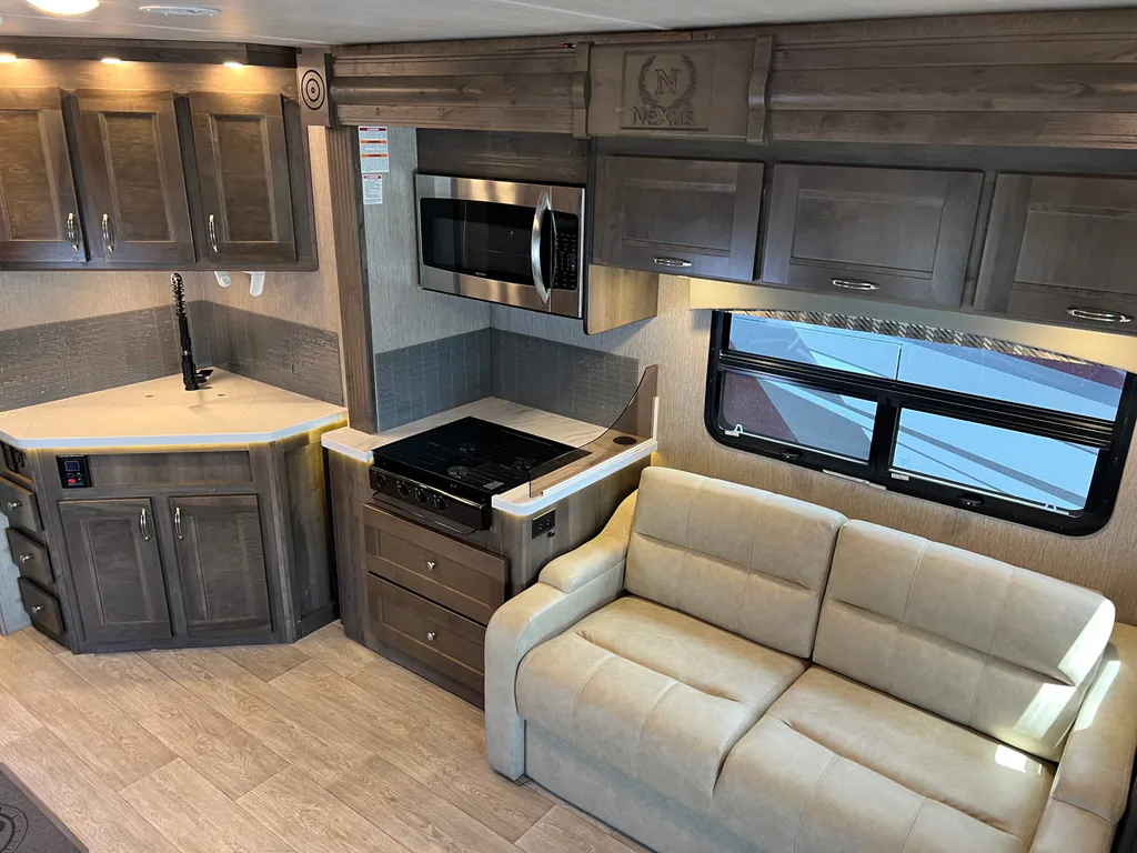 2023 Nexus Wraith 33W, Photos photo 6