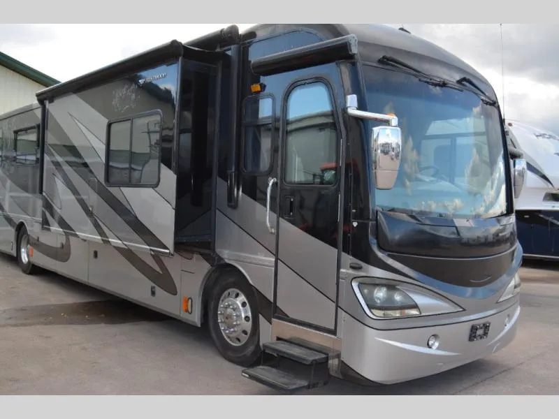 2008 Fleetwood Revolution LE 40E - Main photo