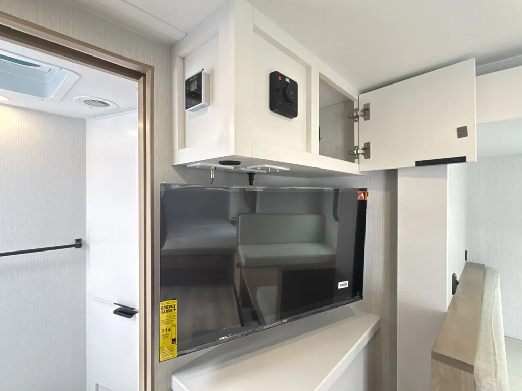 2027 Winnebago Micro Minnie 2108DS, Photos photo 23