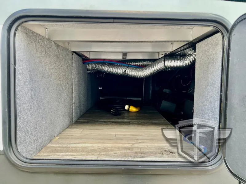 2018 Forest River RV Cherokee Arctic Wolf 305ML6 - Photo 2