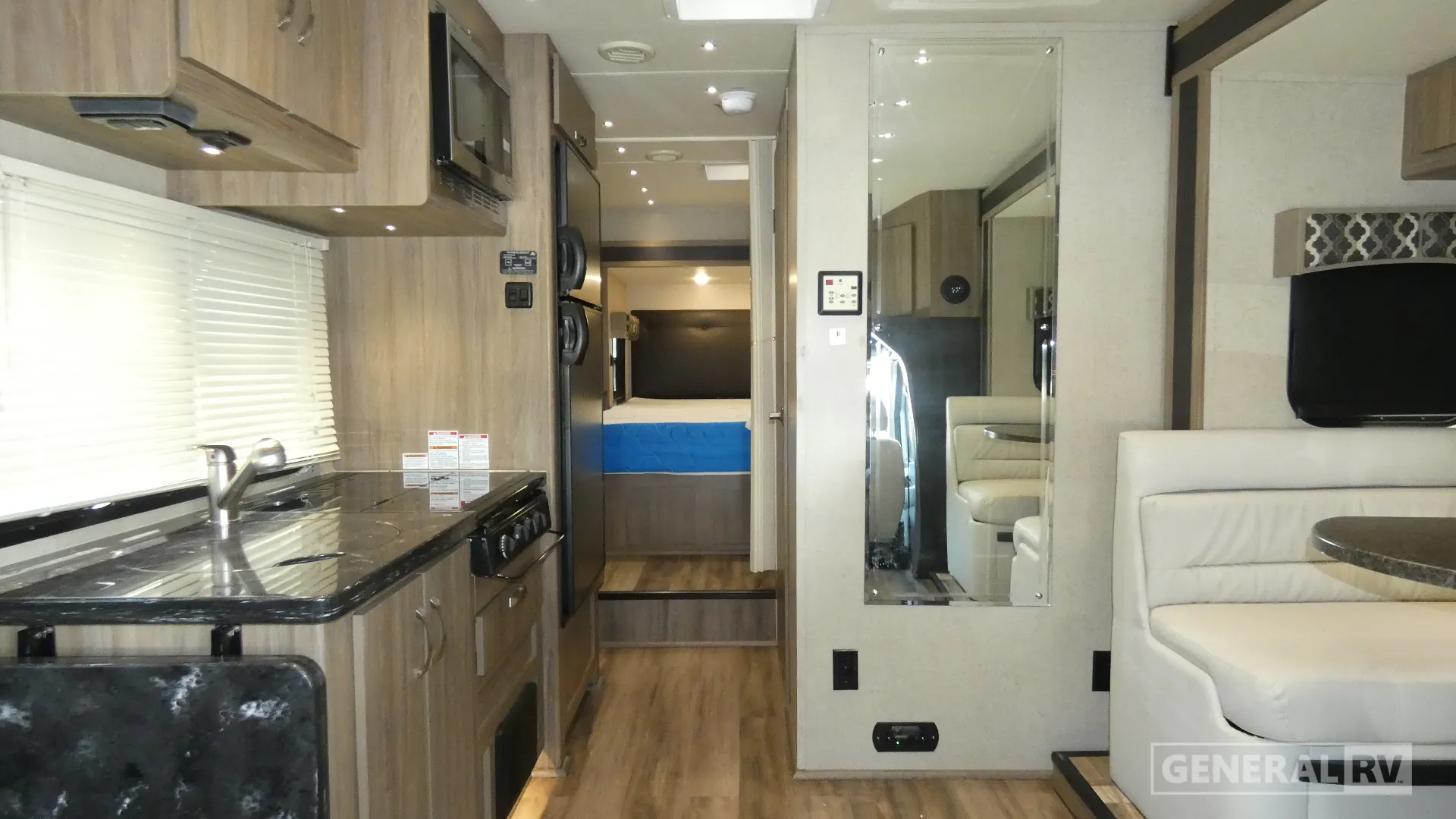 2017 Dynamax Corp Isata 3 24RW - Photo 3