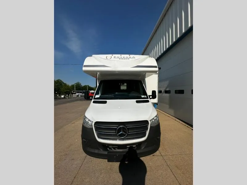 2025 Entegra Coach Qwest SE 24L - Photo 3