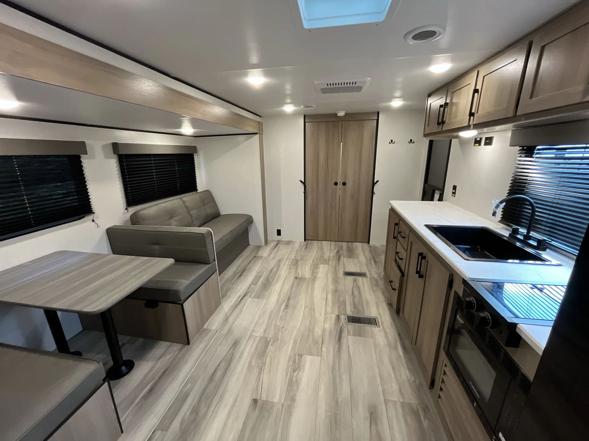 2026 Keystone Coleman 25B — living area main