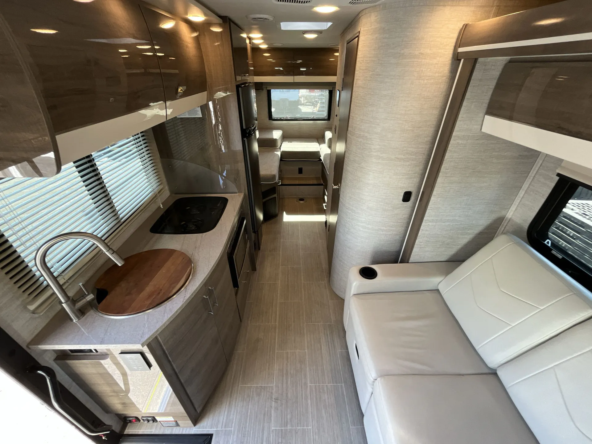 2022 Jayco Melbourne Prestige 24TP dealer photo 2 from Camping World