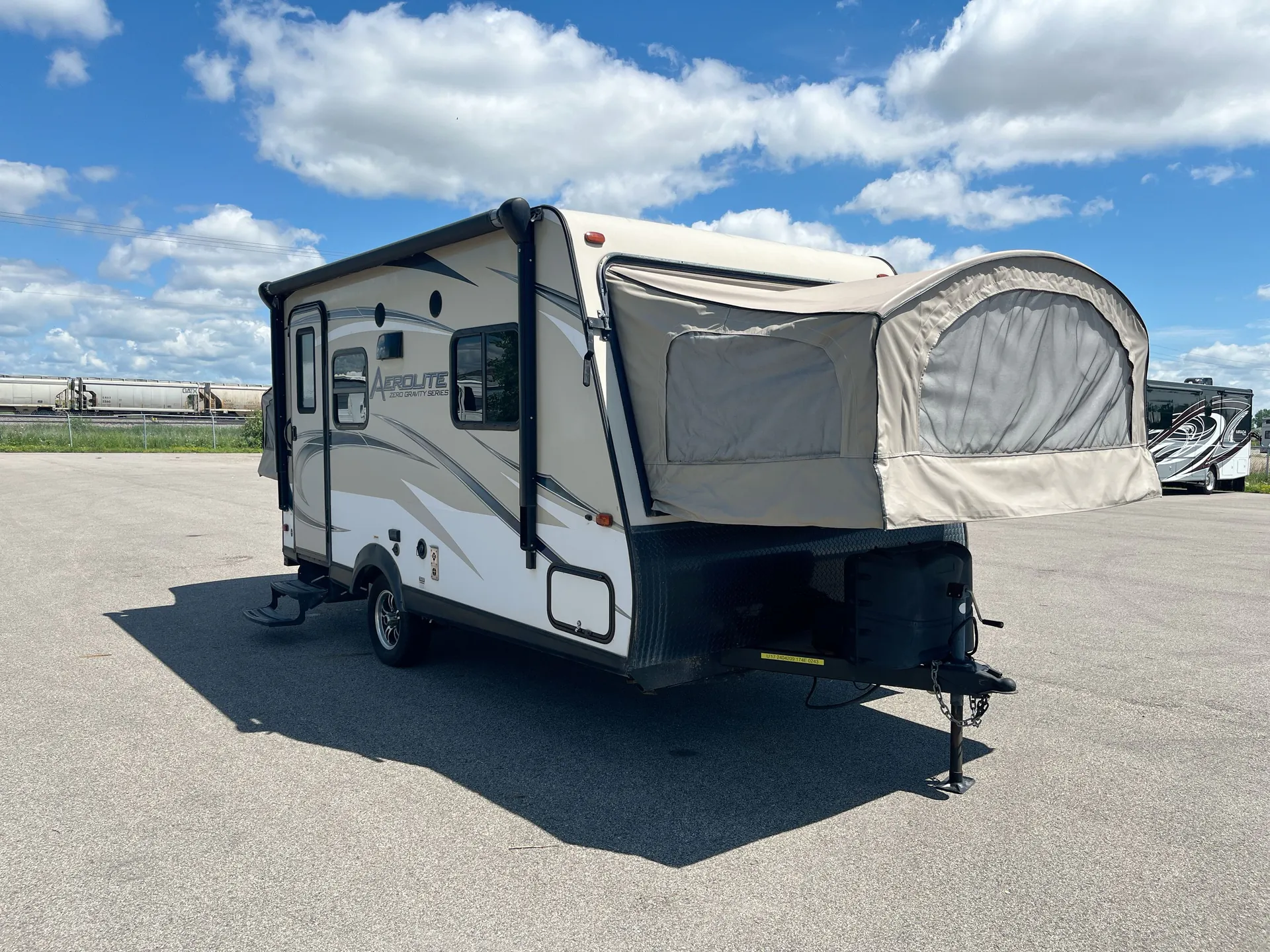 2017 Dutchmen Aerolite 174E - Main photo