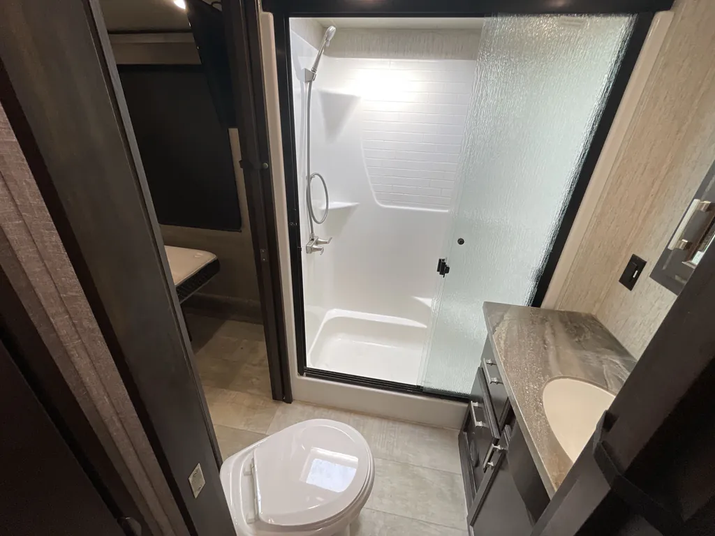 2019 Grand Design Momentum 399TH, Photos photo 17