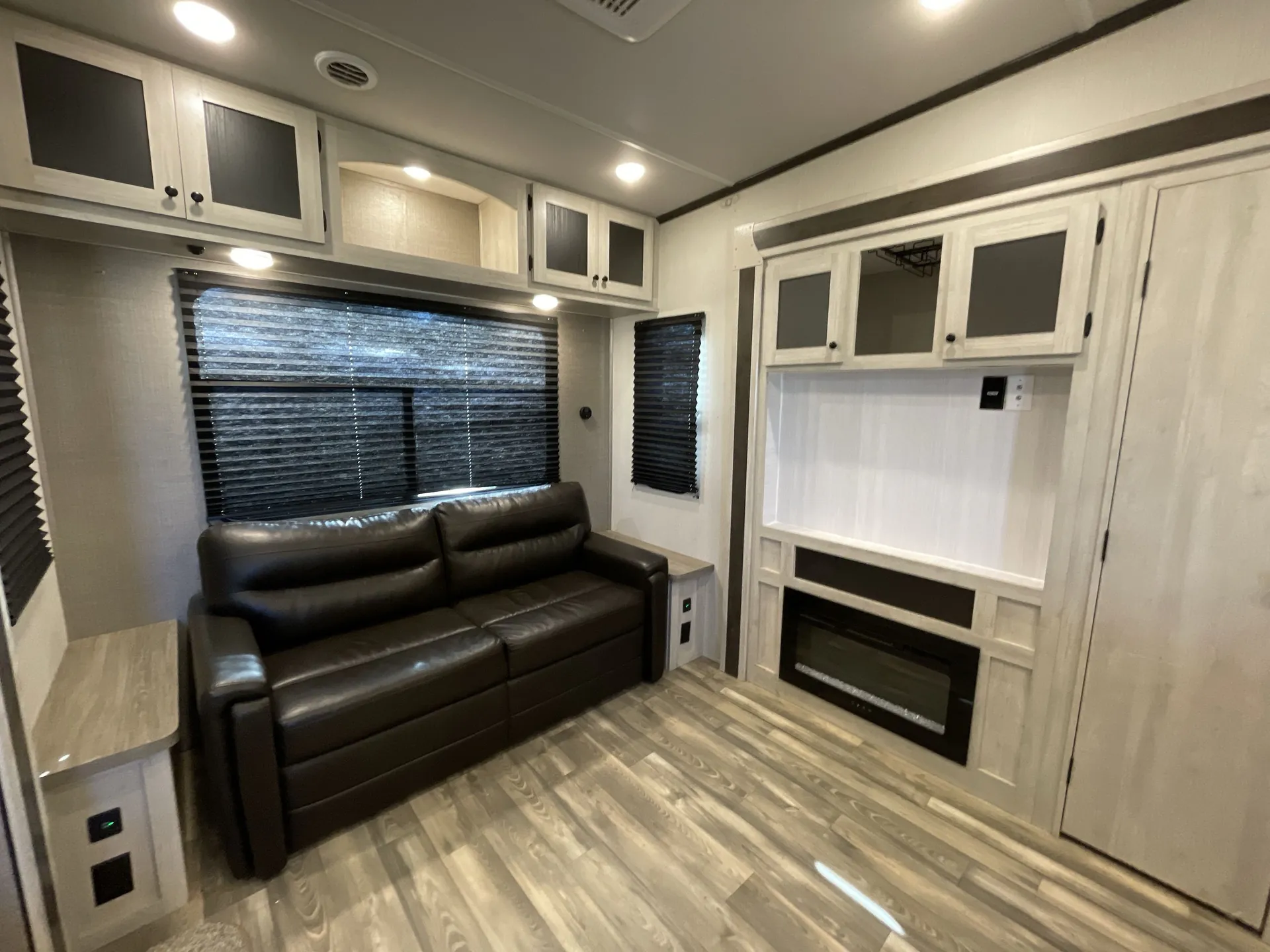 2023 Forest River Cardinal 36MB - Photo 4