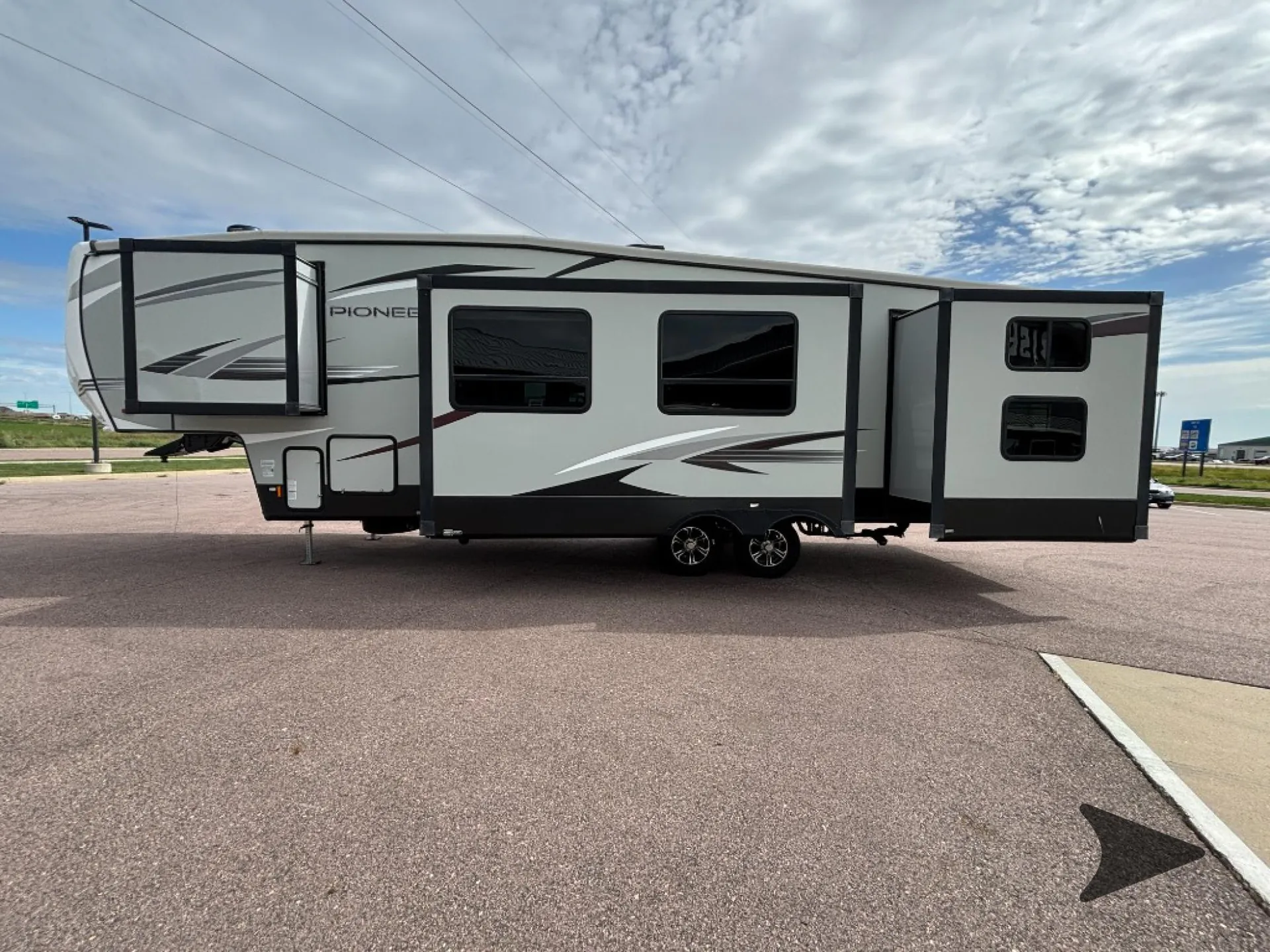 2020 Coachmen Chaparral 367BH - Photo 3
