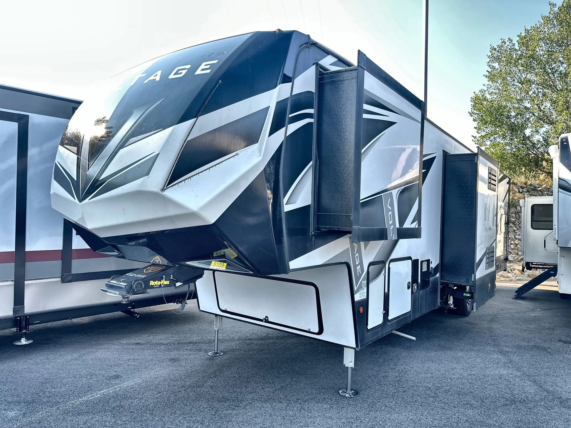 2020 Dutchmen Voltage 3915 dealer photo 1 from Camping World