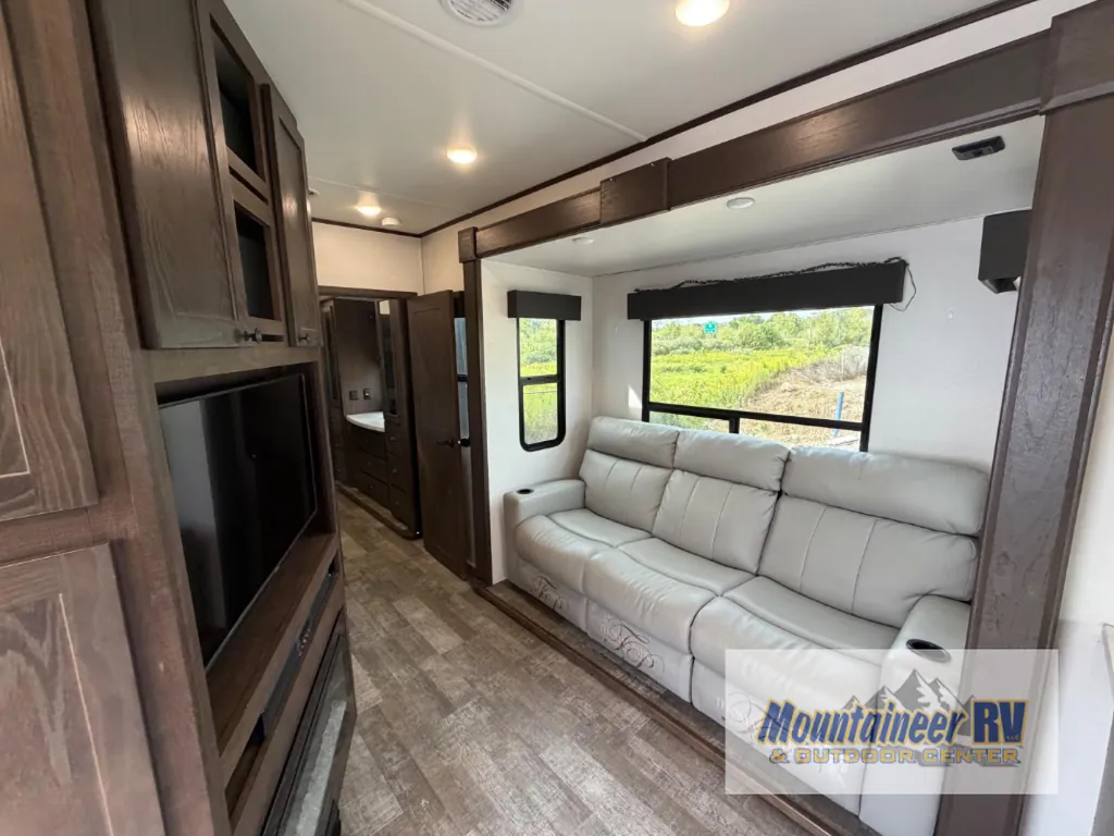 2021 Forest River XLR Hyperlite 3310, Photos photo 9