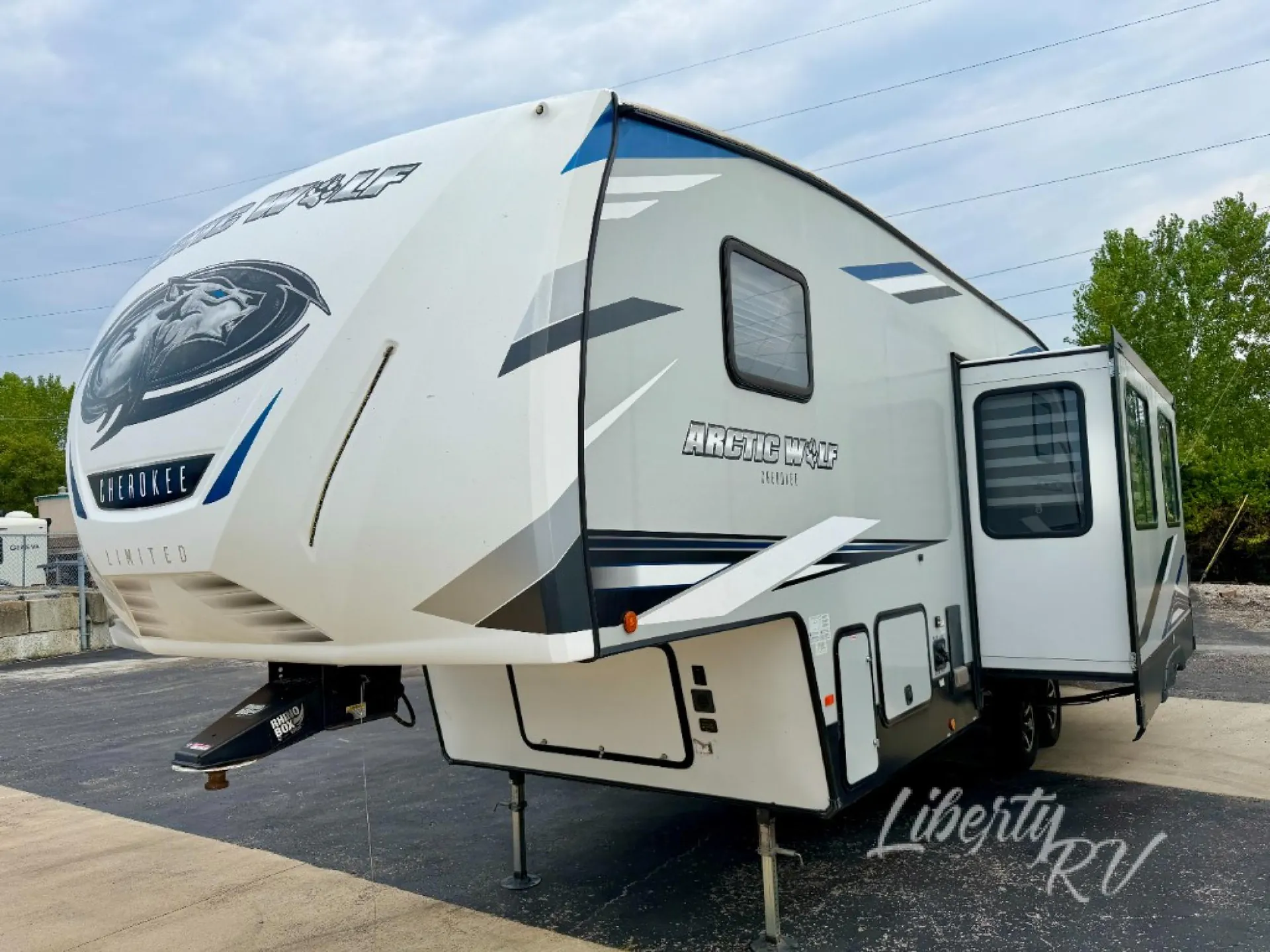 2021 Forest River Cherokee Arctic Wolf 287BH - Photo 3