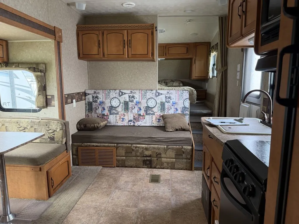 2010 Palomino RV Puma 230 FBS - Photo 4