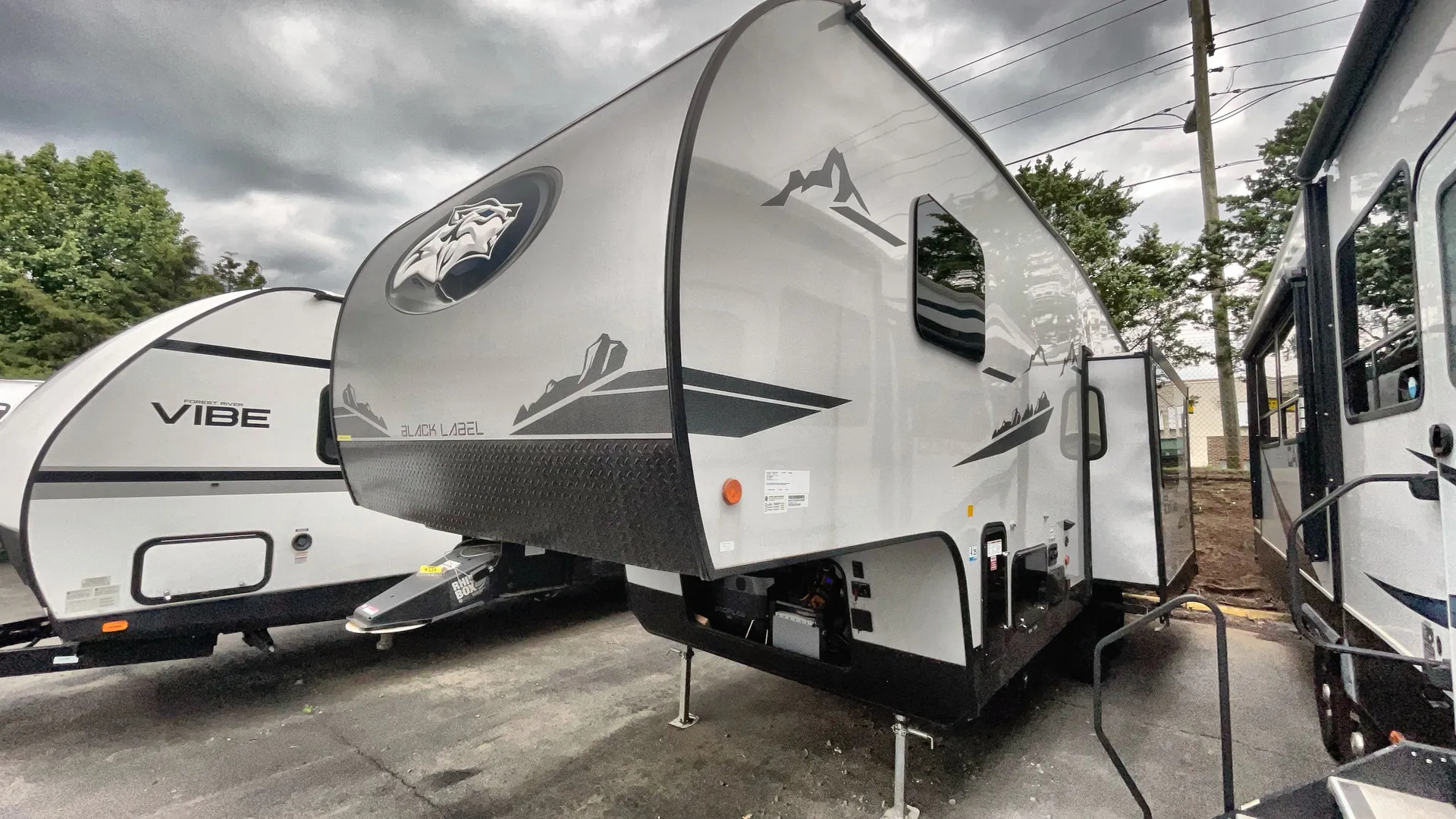 2024 Forest River Cherokee Black Label 235MBBL — front