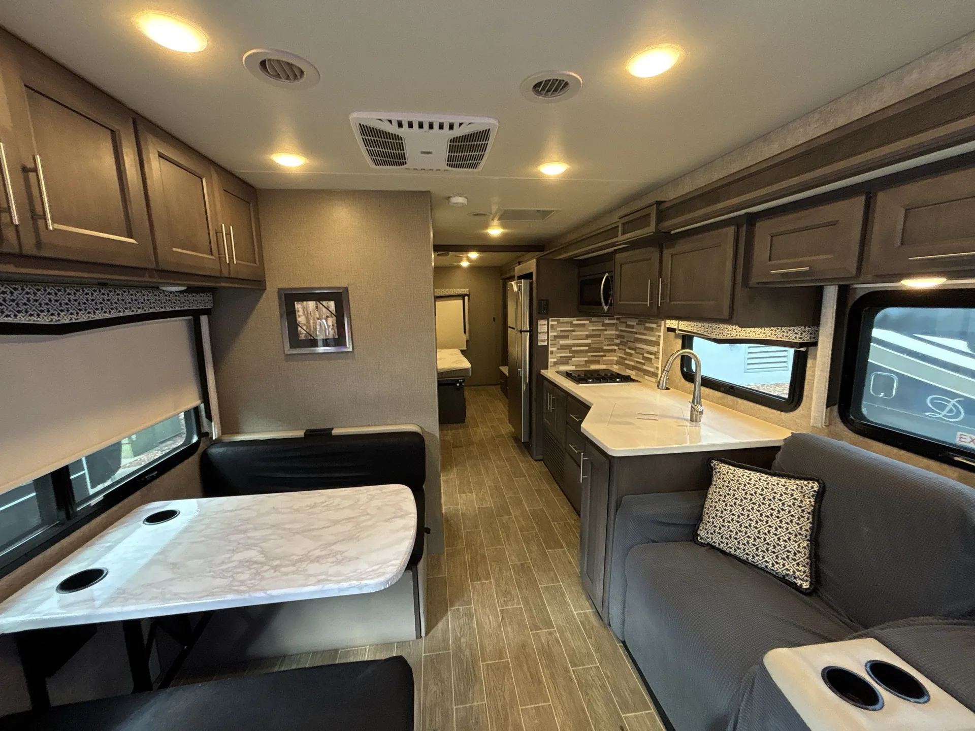 2021 Thor Motor Coach Omni SV34 — living area main