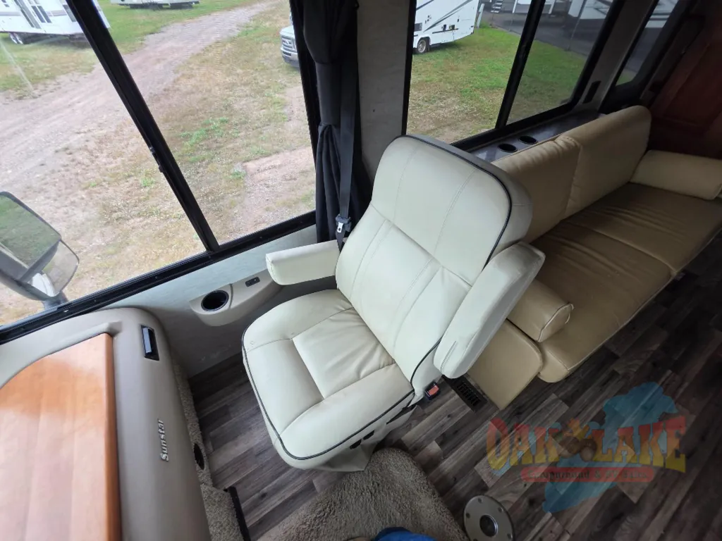 2018 Winnebago Sunstar 27P, Photos photo 10