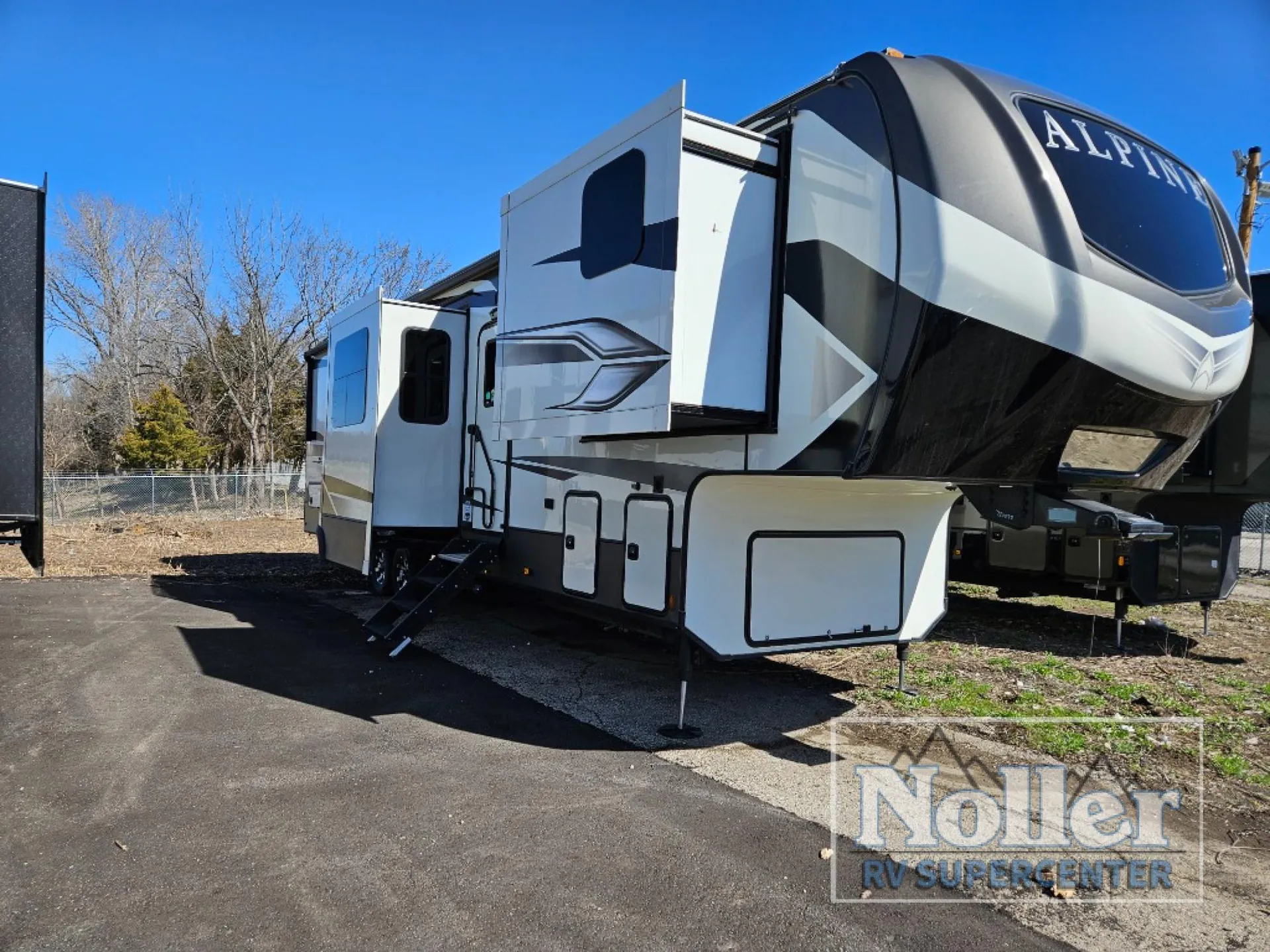 2022 Keystone Alpine 3790FK dealer photo 1 from Laird Noller Companies