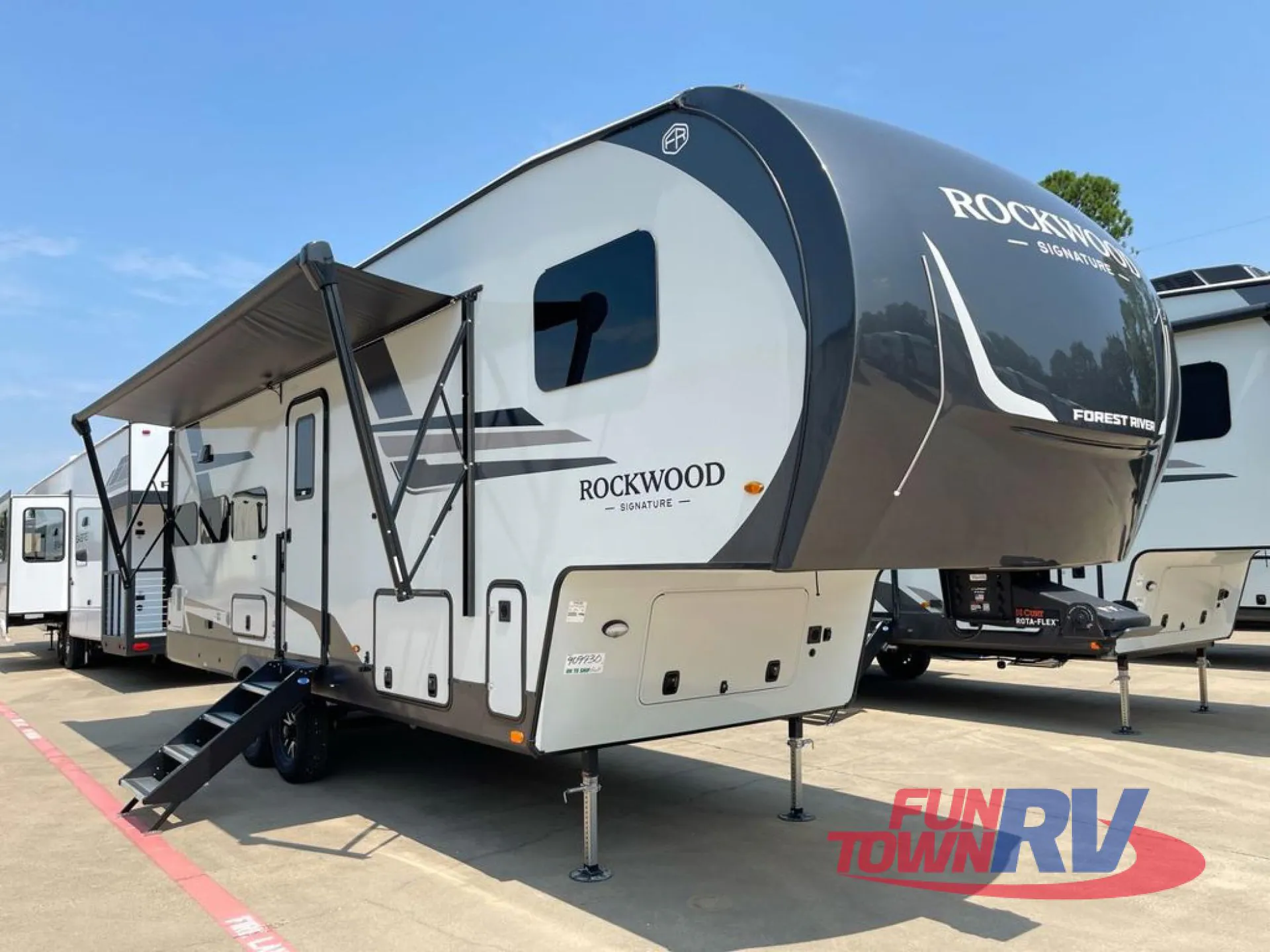 2026 Forest River Rockwood Signature 301RK - Photo 2