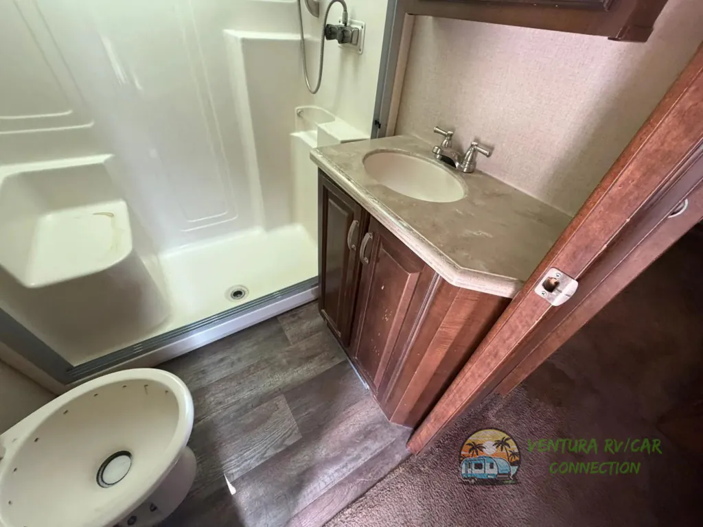 2016 Forest River Cardinal 3455RL, Photos photo 23