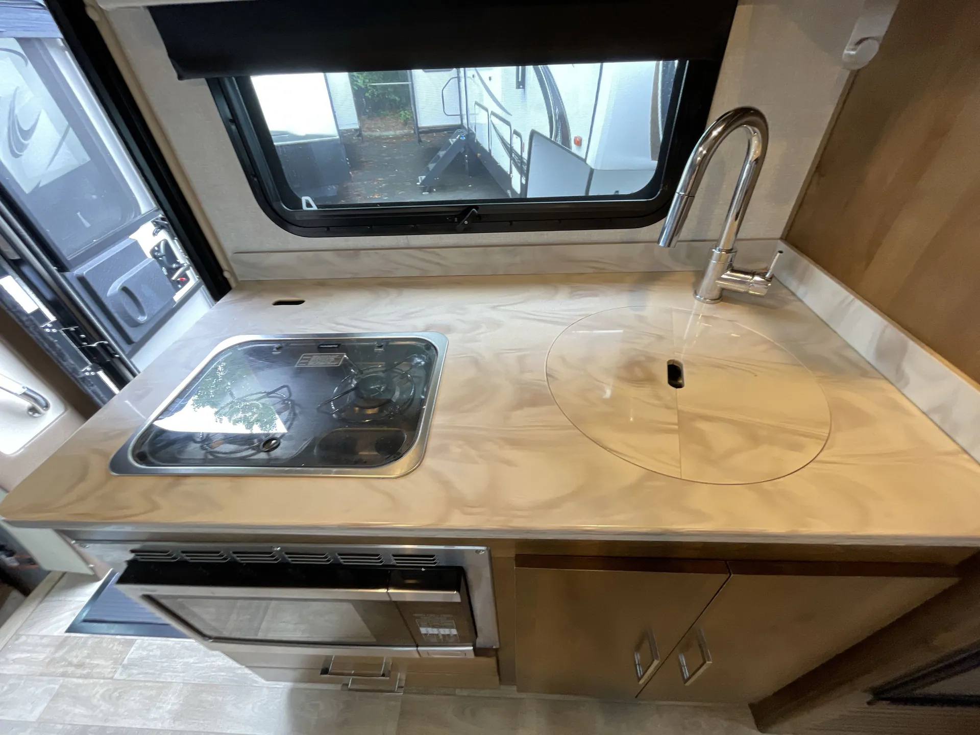 2019 Tiffin Wayfarer 24 FW — living area main
