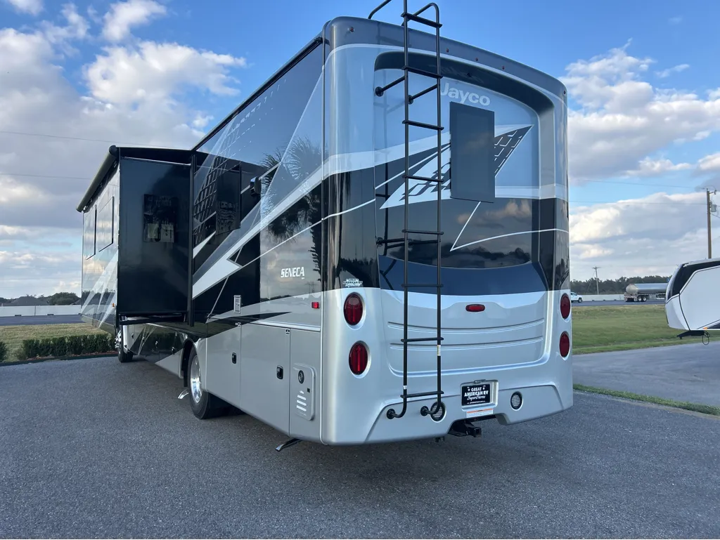 2026 Jayco Seneca 37K - Photo 4