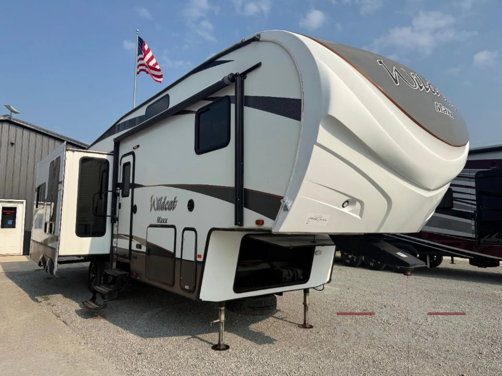 2018 Forest River Wildcat 295RSX - Photo 2