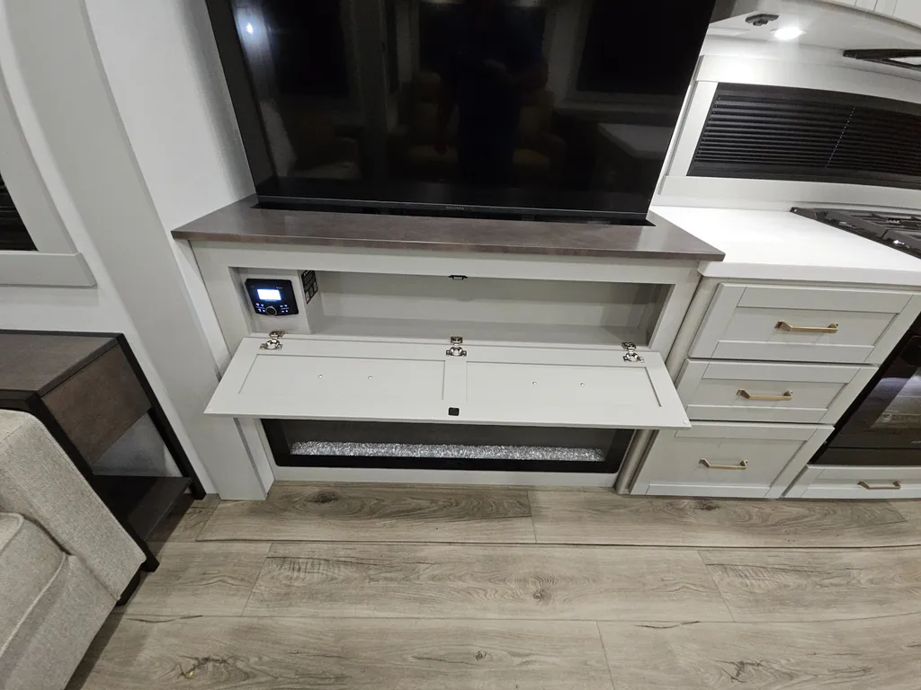 2026 Brinkley Model Z 3600, Photos photo 18