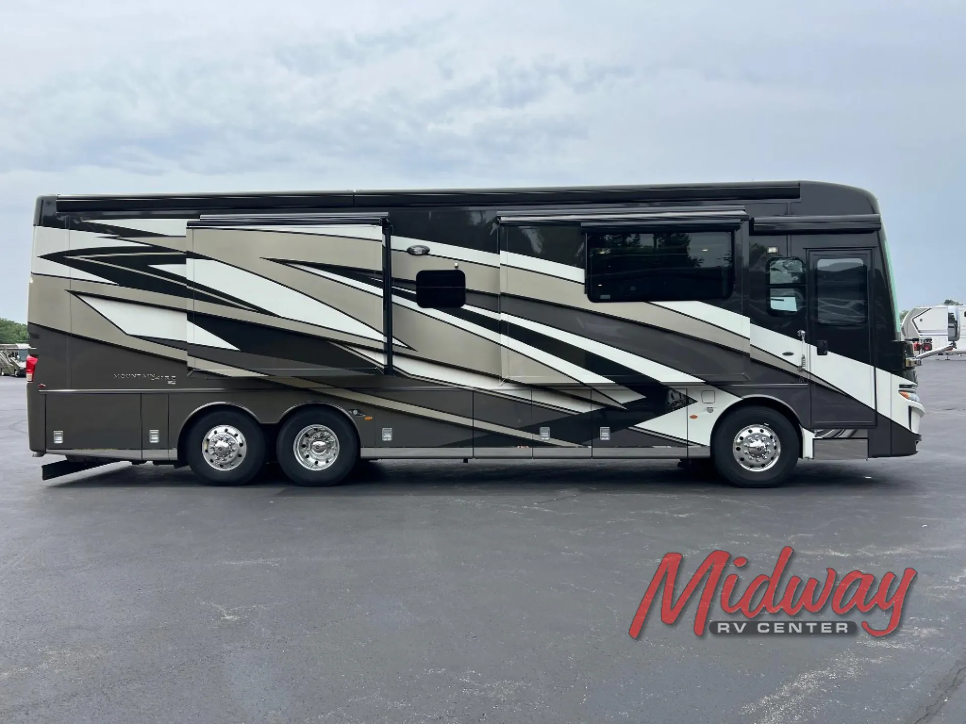 2024 Newmar Mountain Aire 3825 - Photo 2