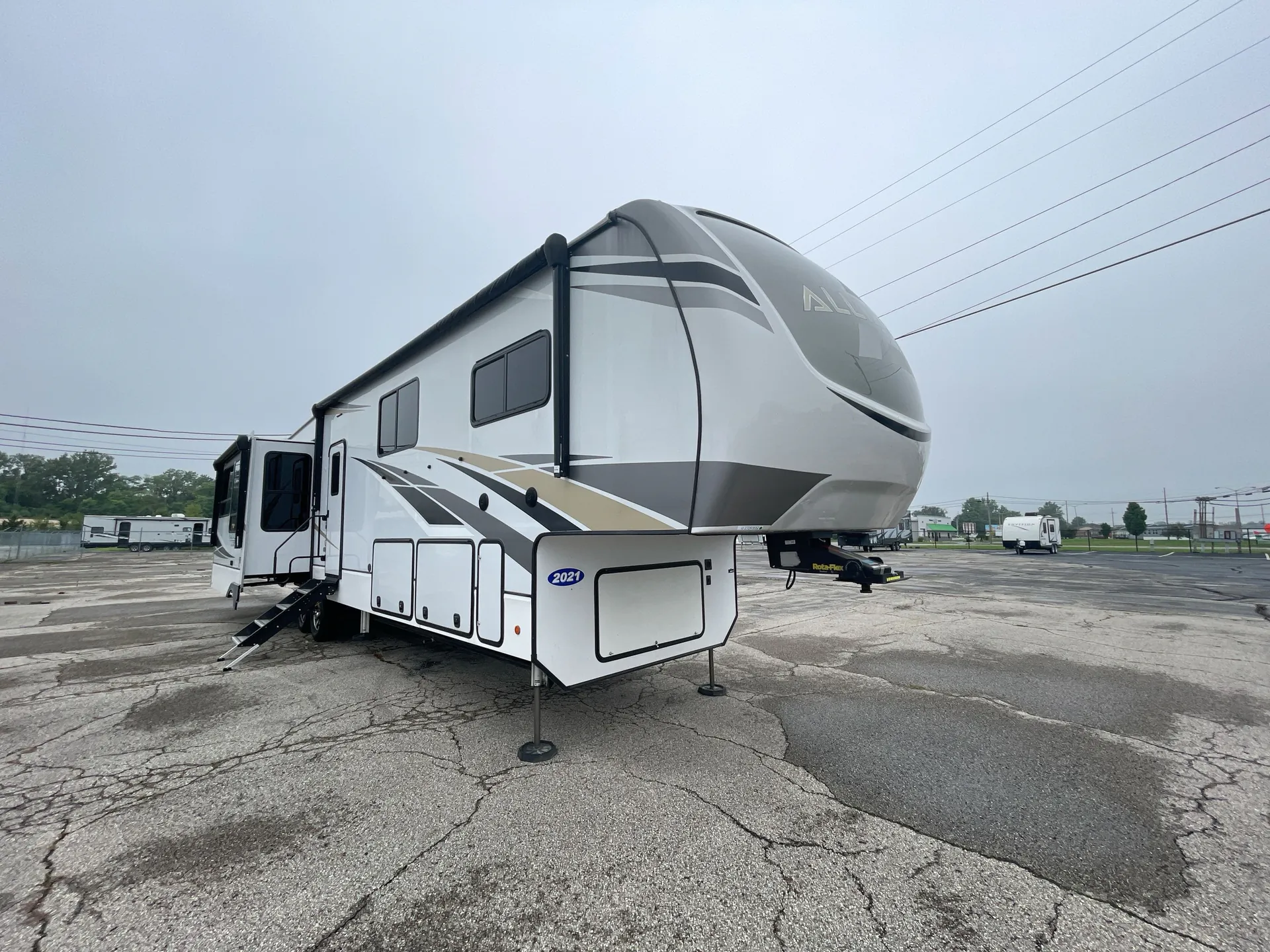 2021 Alliance RV Paradigm 390MP dealer photo 1 from Camping World