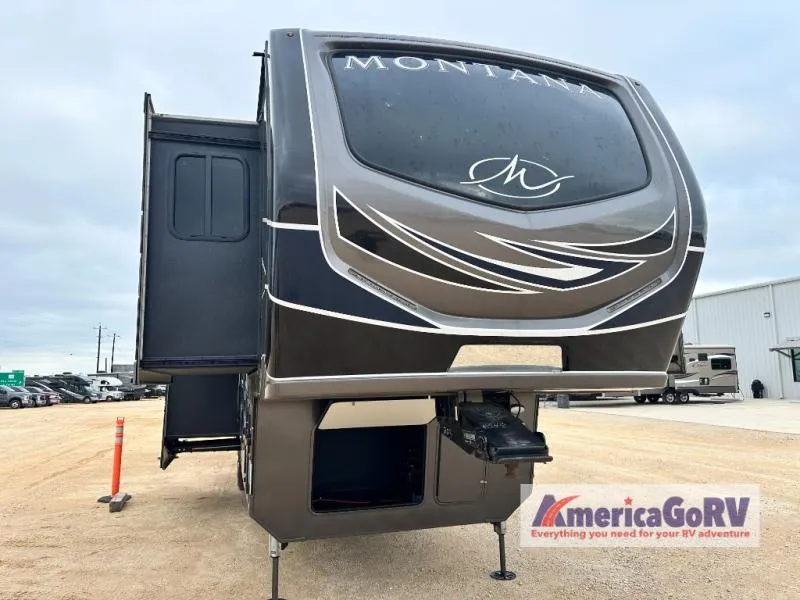 2022 Keystone Montana 3761FL - Photo 3