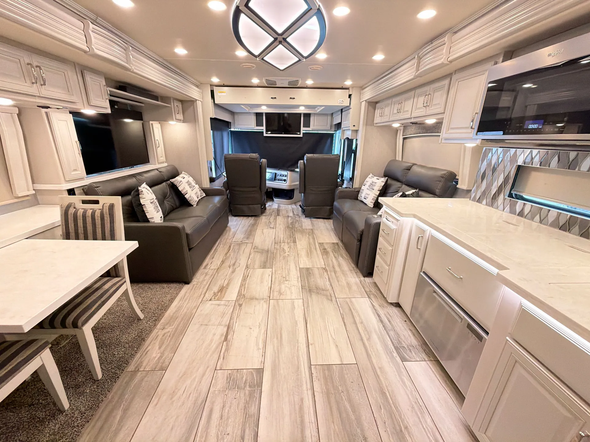 2021 Holiday Rambler Endeavor 38W — living area main