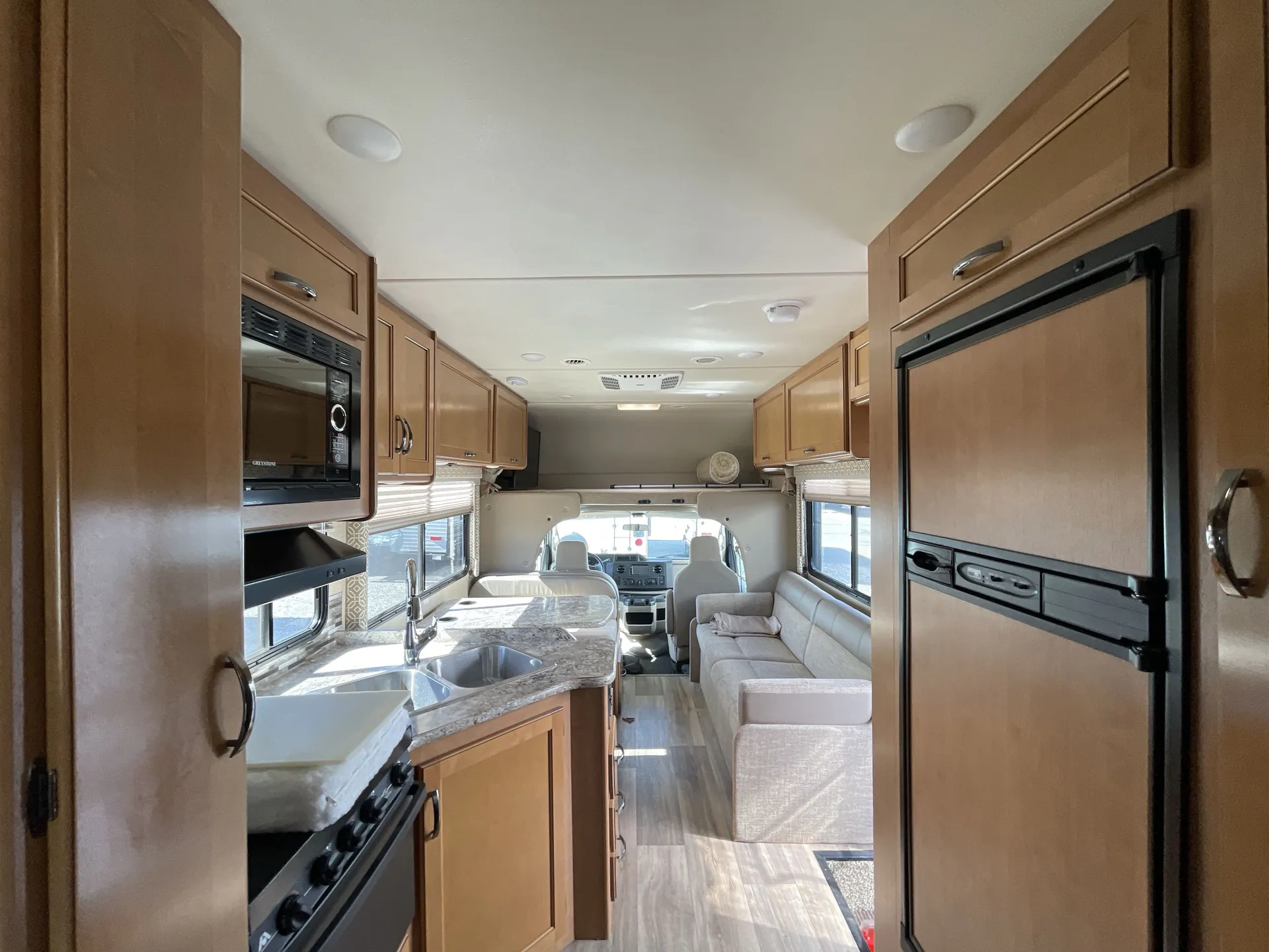 2017 Thor Motor Coach Freedom Elite 26HE — living area main