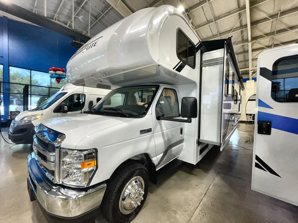 2027 Thor Motor Coach Freedom Elite 31FE, Photos photo 5