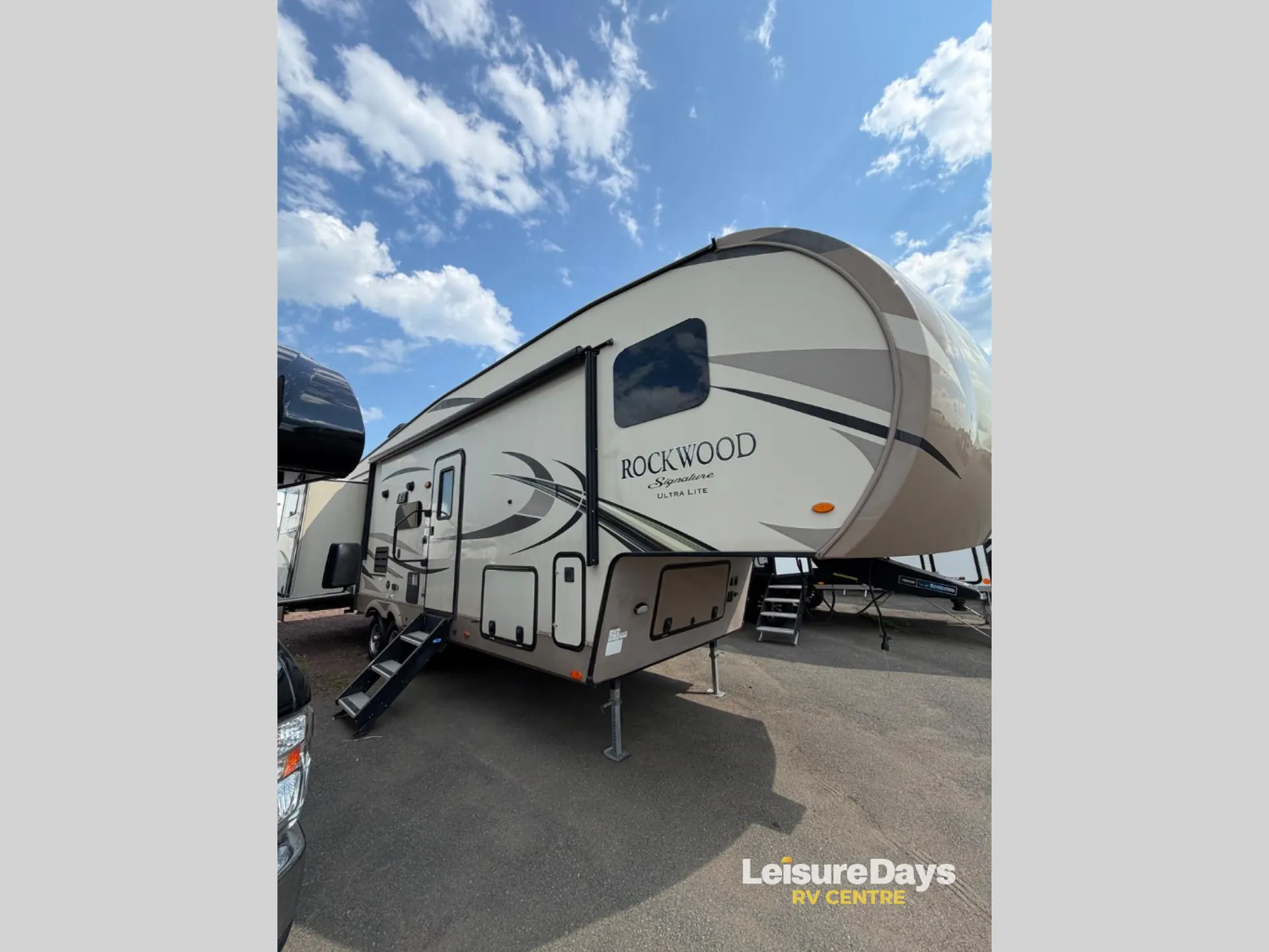 2019 Forest River Rockwood Signature Ultra Lite 8301WS - Photo 2