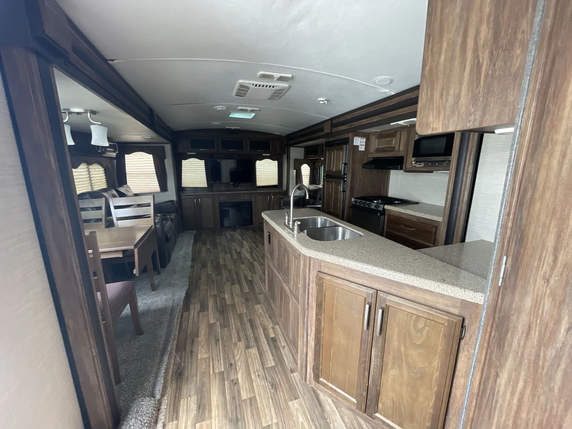 2016 Keystone Cougar XLite 33RES — living area main